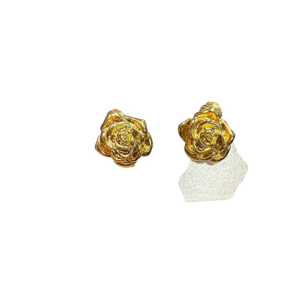 Avon “Sculptured rose” Goldtone clip earrings NIB vintage 1988